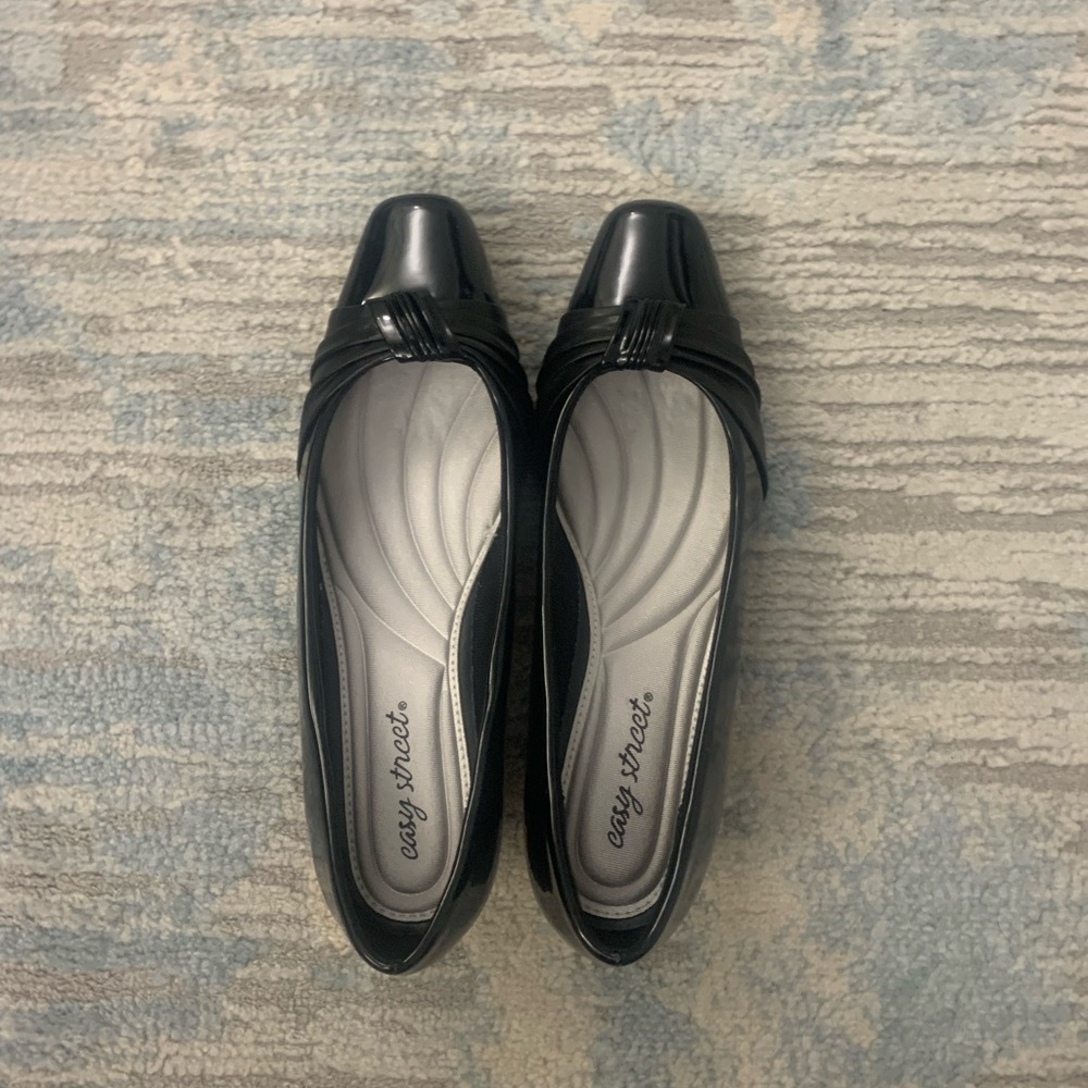 Easy street kitten heels